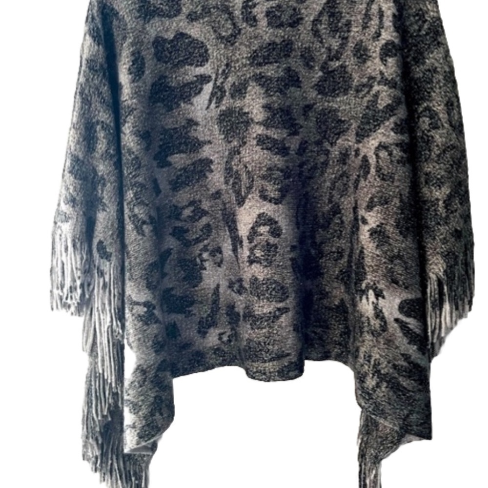 Pinklicious gray fringe poncho! - Picture 5 of 5